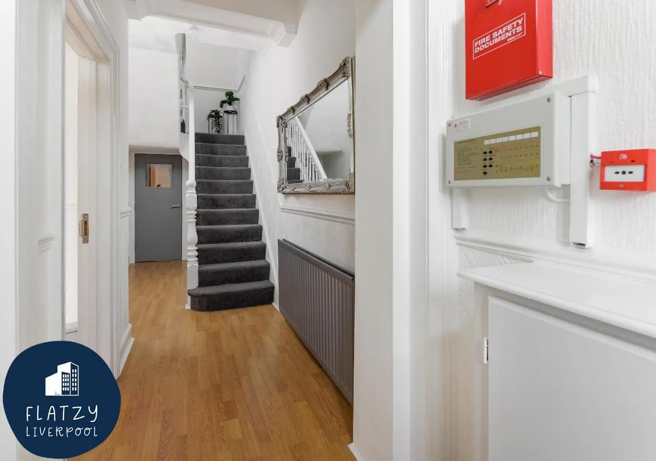 Flatzy - 6 Bed Oasis Close To Football Stadiums Liverpool Holiday home