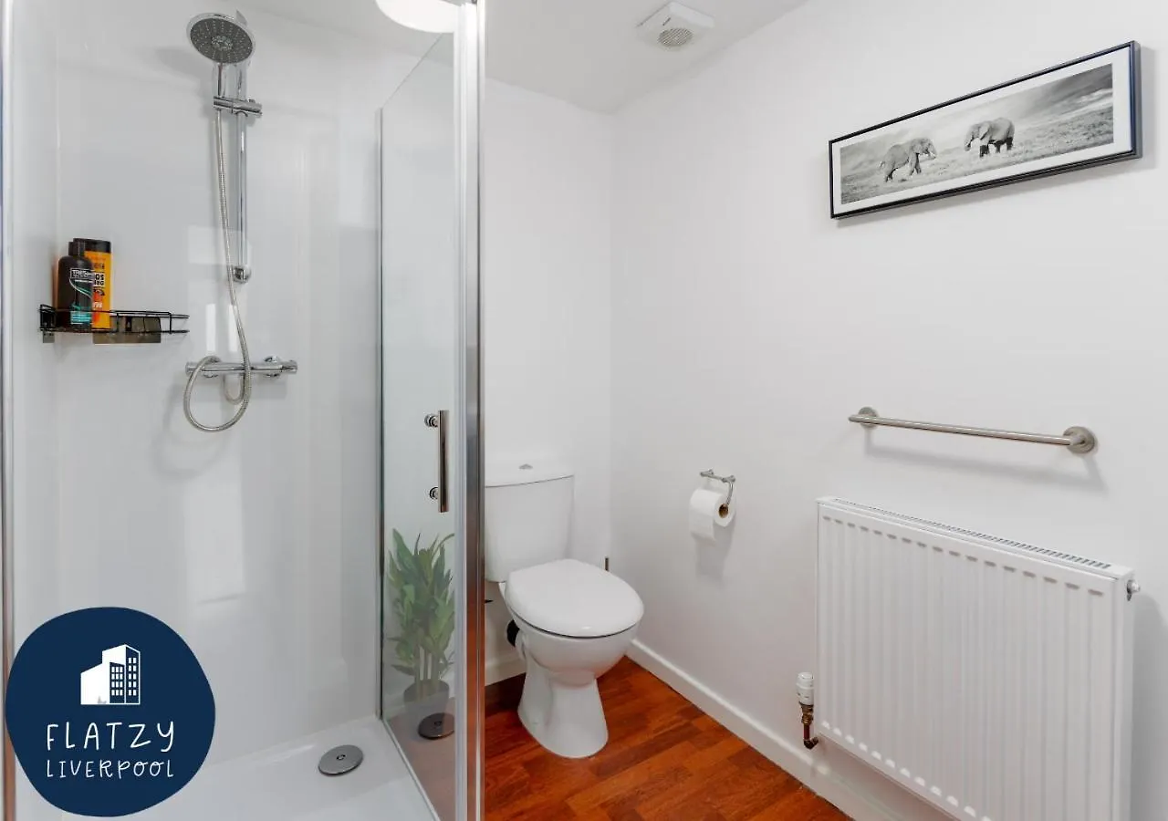Flatzy - 6 Bed Oasis Close To Football Stadiums Liverpool Holiday home