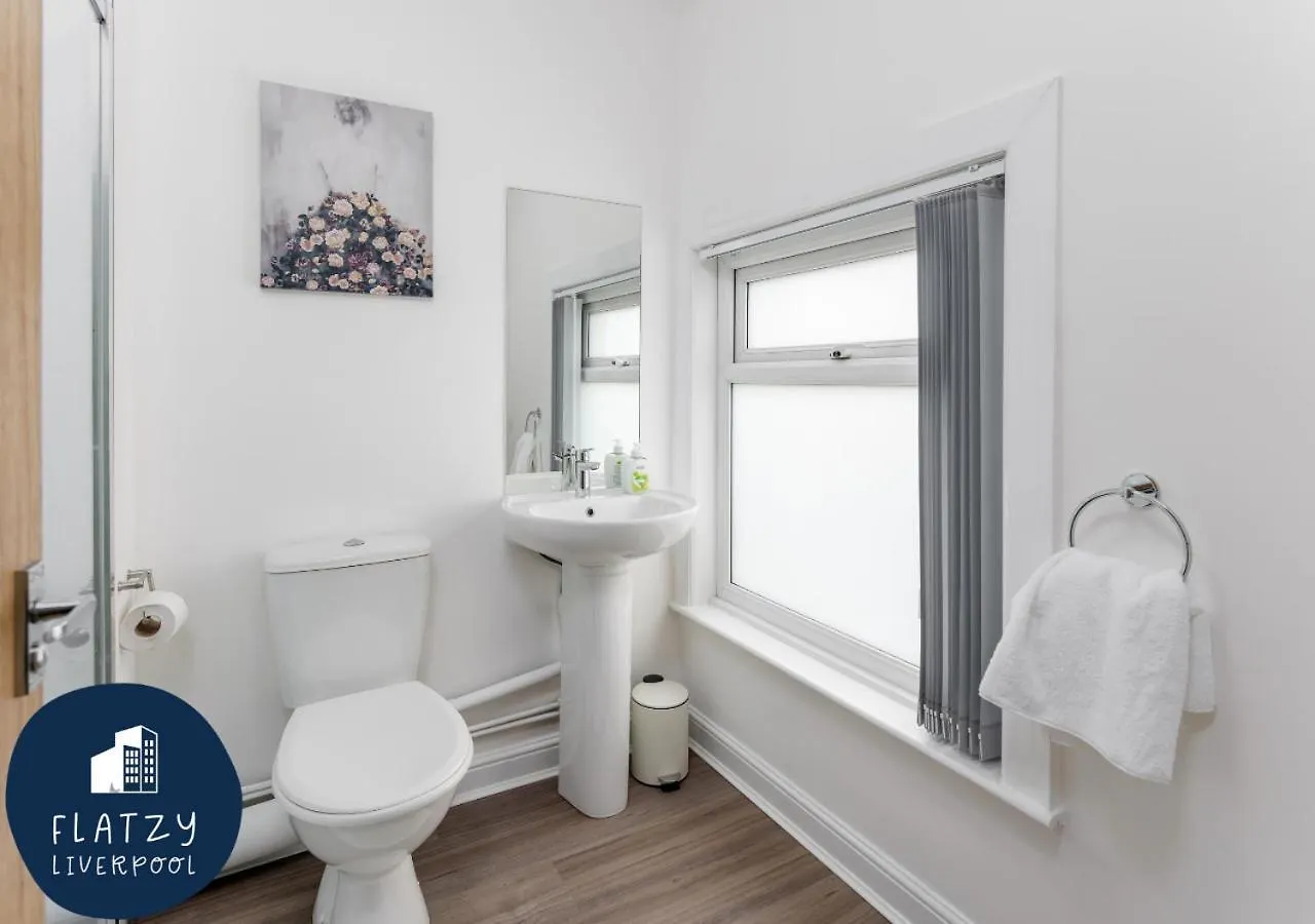 Flatzy - 6 Bed Oasis Close To Football Stadiums Liverpool Holiday home
