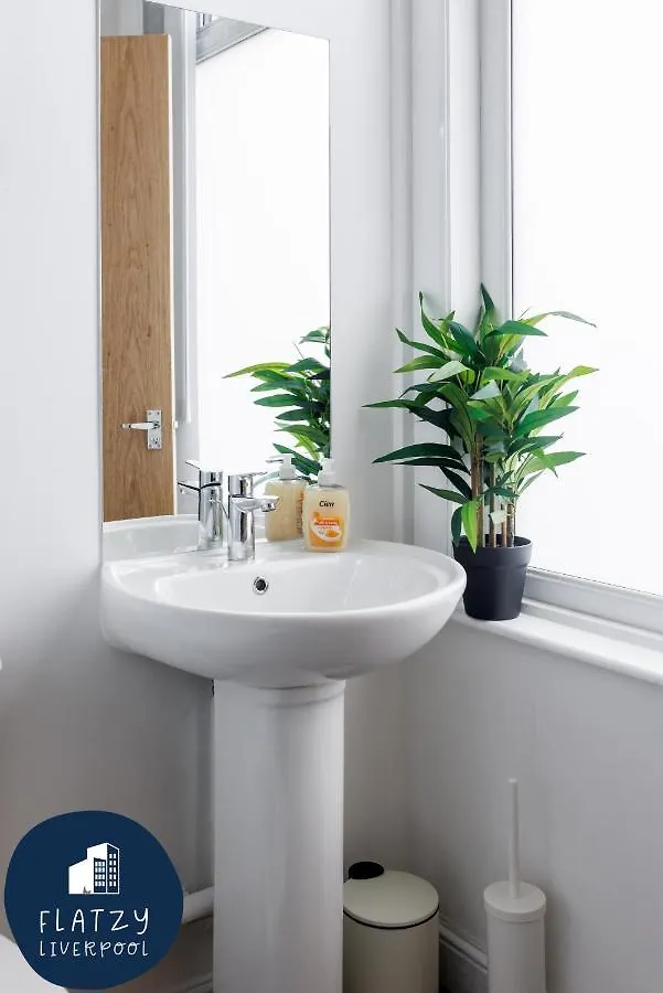 Holiday home Flatzy - 6 Bed Oasis Close To Football Stadiums Liverpool United Kingdom